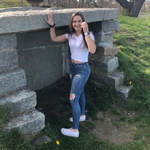Meet your Posher, Emily